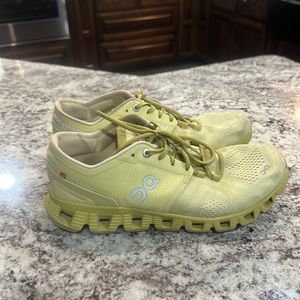 Women’s on cloud running shoe